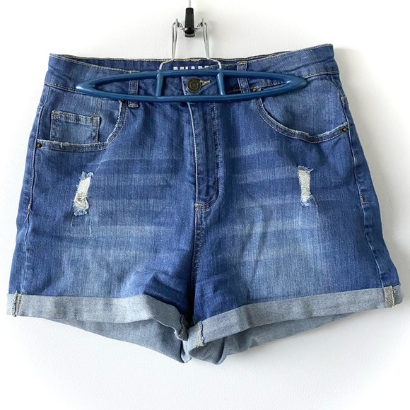 🛑SOLD🛑Miami High-Rise Medium Wash Distressed Cuffed Denim Shorts Size 11 - Picture 1 of 2